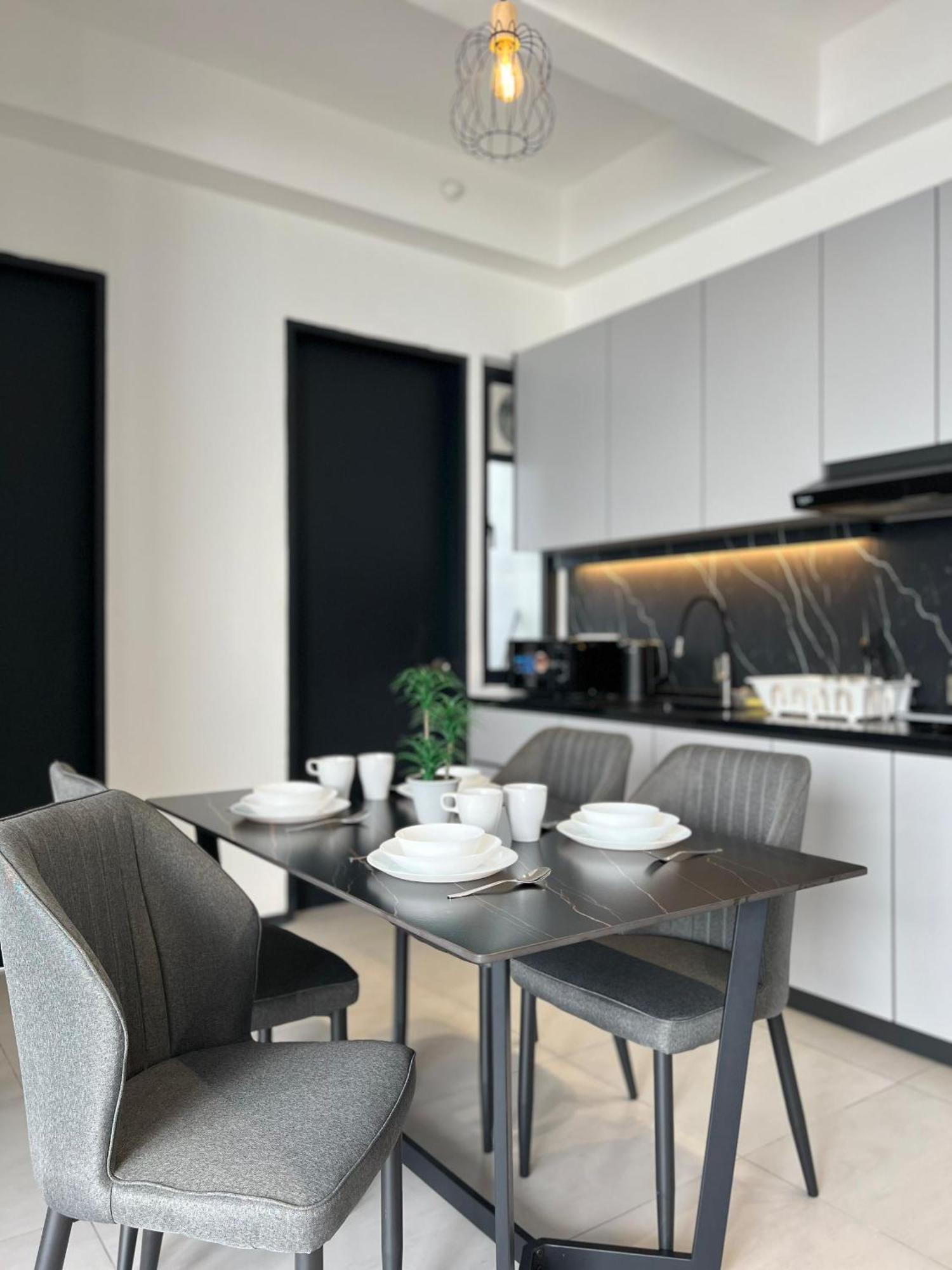 Urban Suites Two Or Three Bedroom Georgetown By Anc Jelutong ภายนอก รูปภาพ